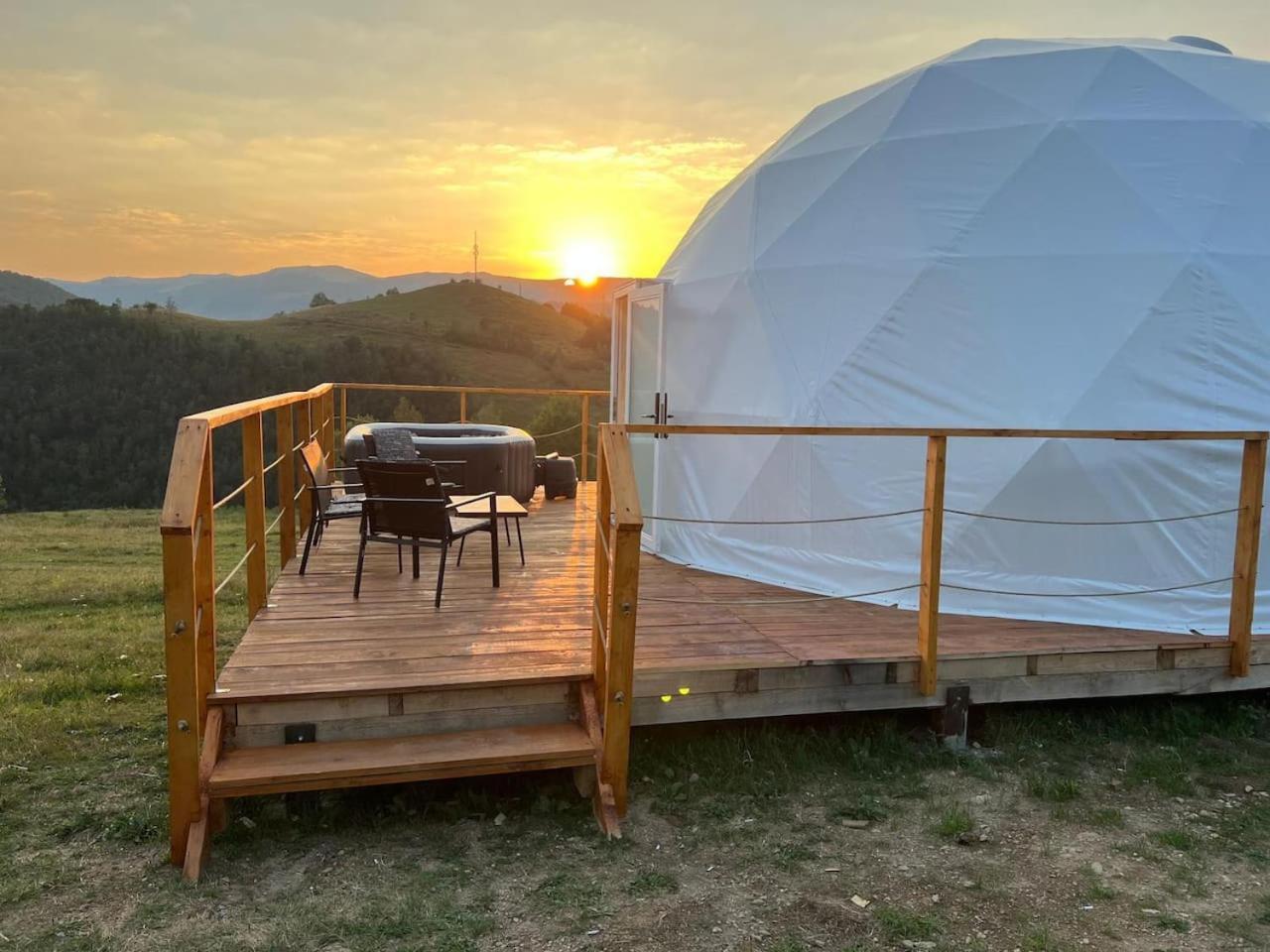 Hotel Tranquil Dome - Manta'S Retreat Glamping Cornereva Esterno foto