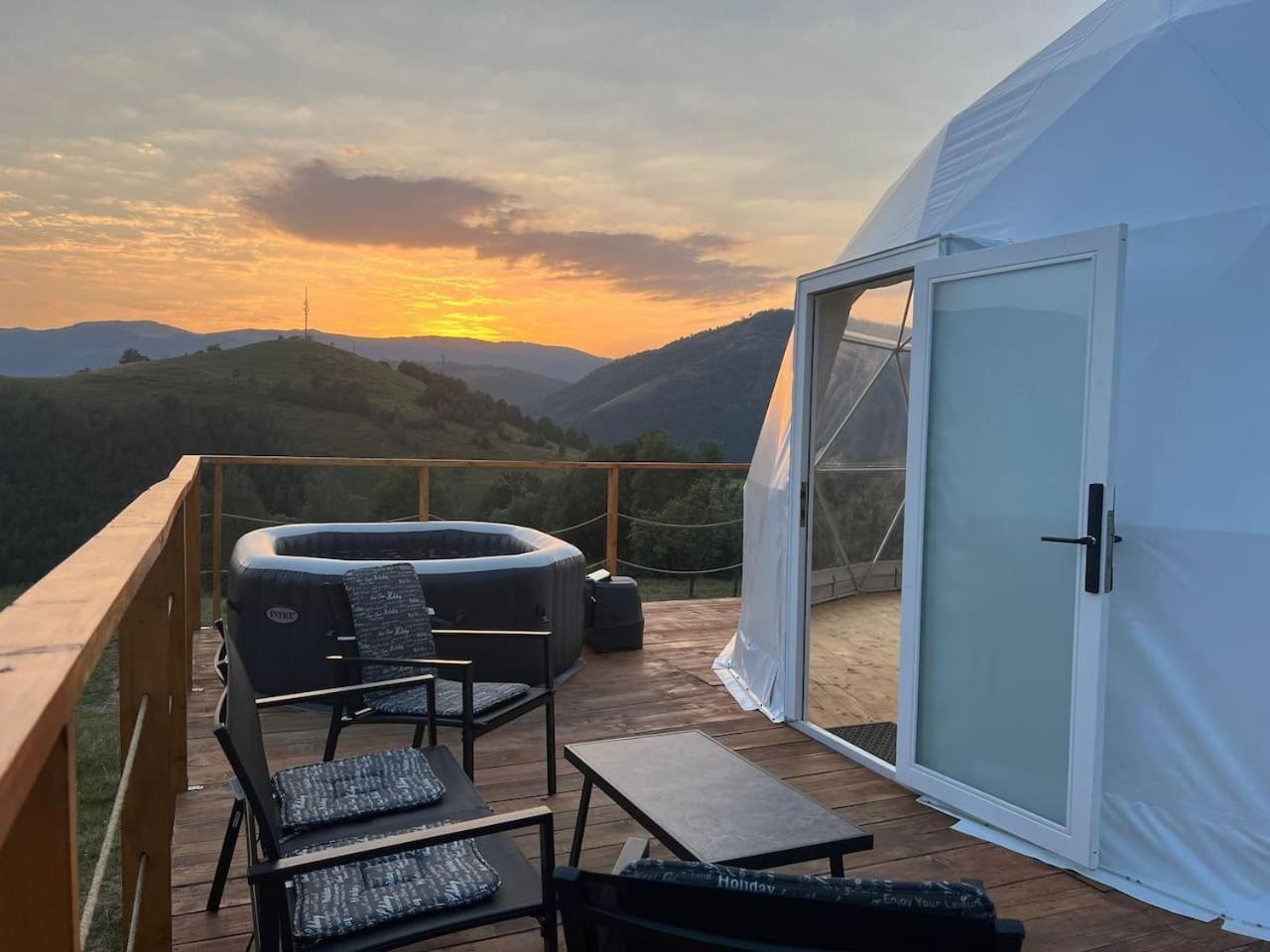 Hotel Tranquil Dome - Manta'S Retreat Glamping Cornereva Esterno foto