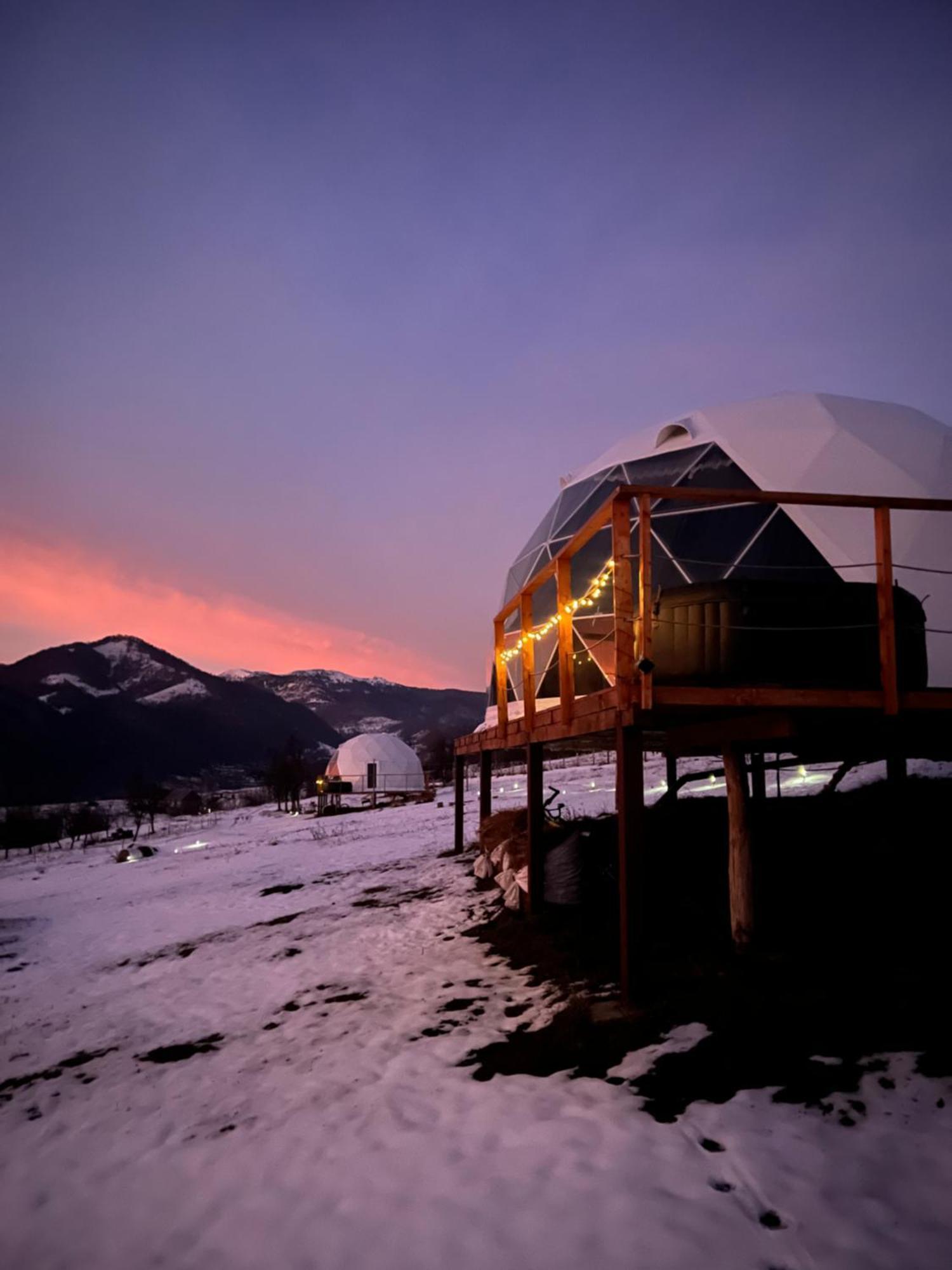 Hotel Tranquil Dome - Manta'S Retreat Glamping Cornereva Esterno foto