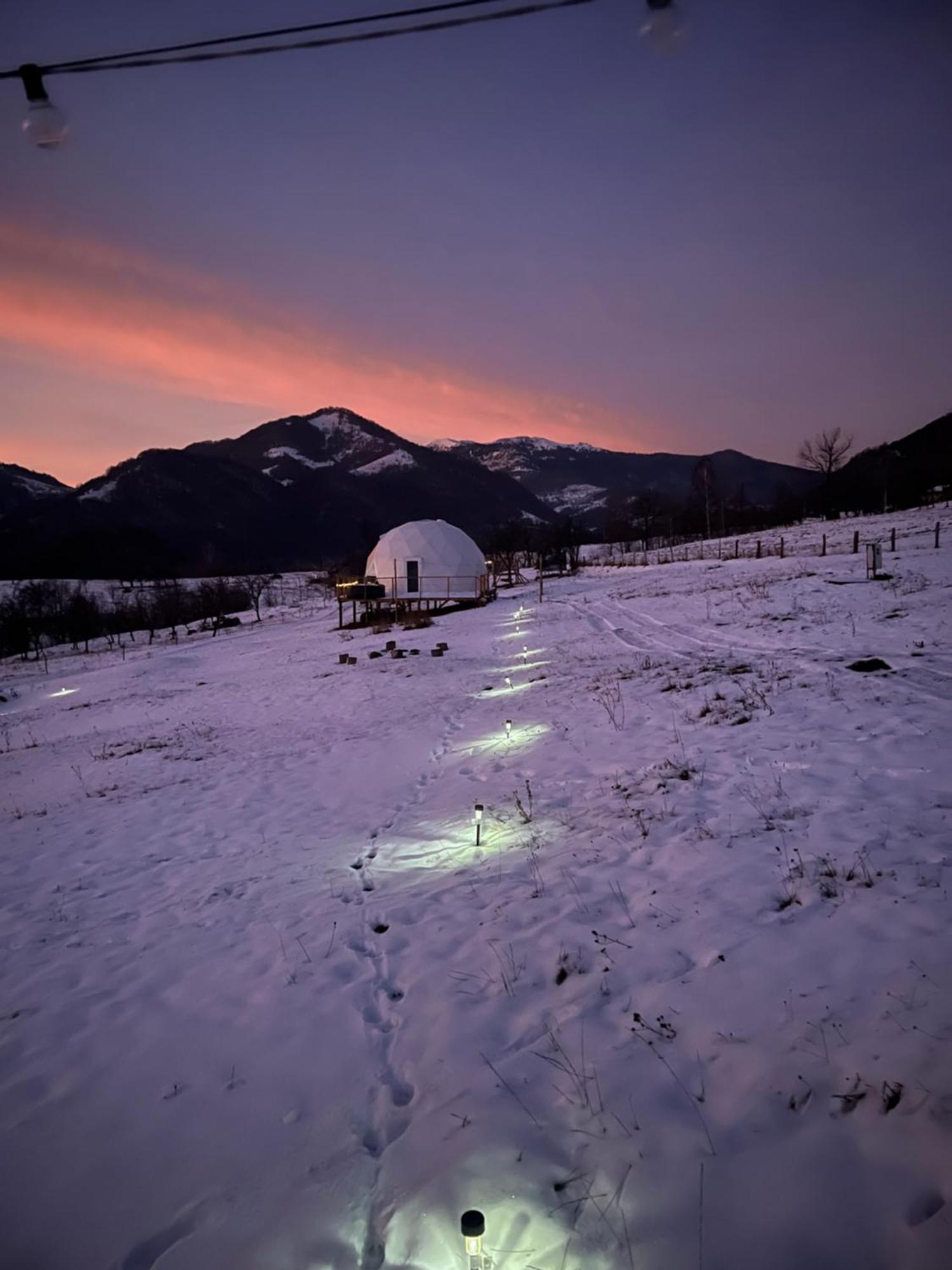 Hotel Tranquil Dome - Manta'S Retreat Glamping Cornereva Esterno foto
